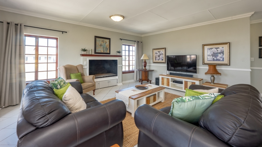 5 Bedroom Property for Sale in Struisbaai Western Cape